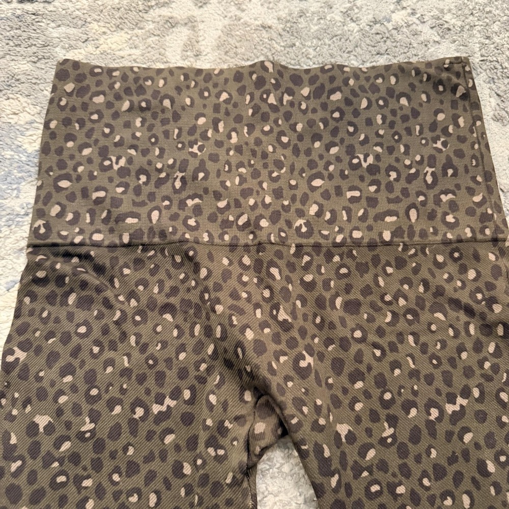 Spanx Leggings Womens Medium Green Leopard High Rise Shaping Ankle Yoga Pants